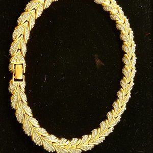 Nina Ricci Gold tone and Crystal necklace MINT 16"